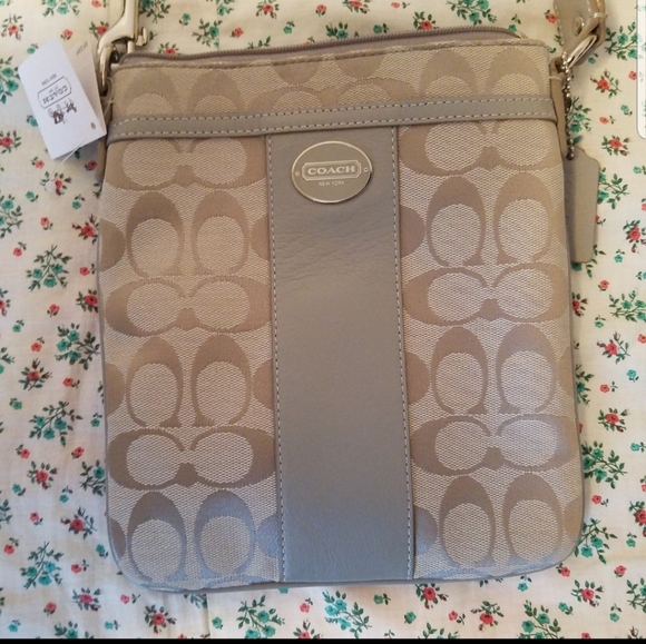 New Coach Legacy Signature Swingpack - Picture 4 of 12